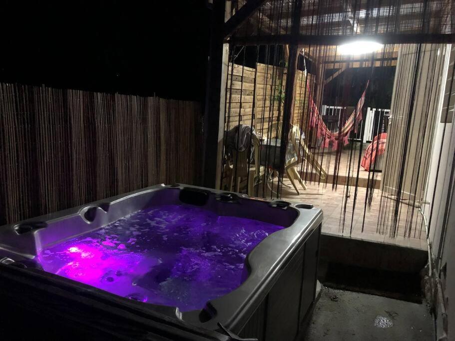 Logement Dans Un Lieu Calme Et Verdoyant A Proximite De Tout Avec Jacuzzi!!! バステール エクステリア 写真