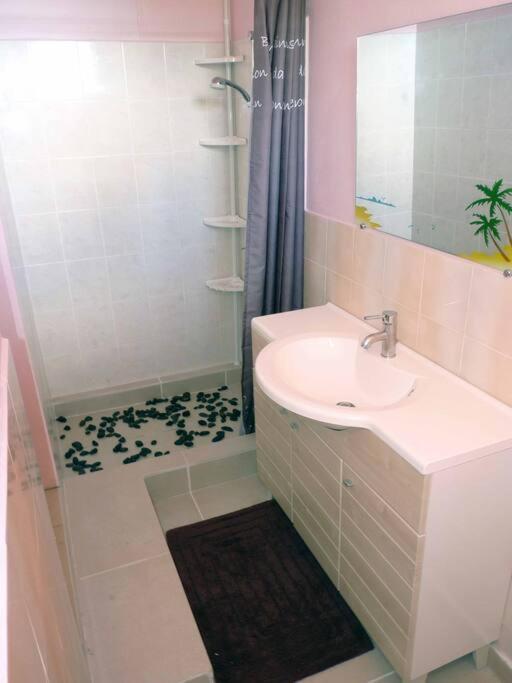 Logement Dans Un Lieu Calme Et Verdoyant A Proximite De Tout Avec Jacuzzi!!! バステール エクステリア 写真